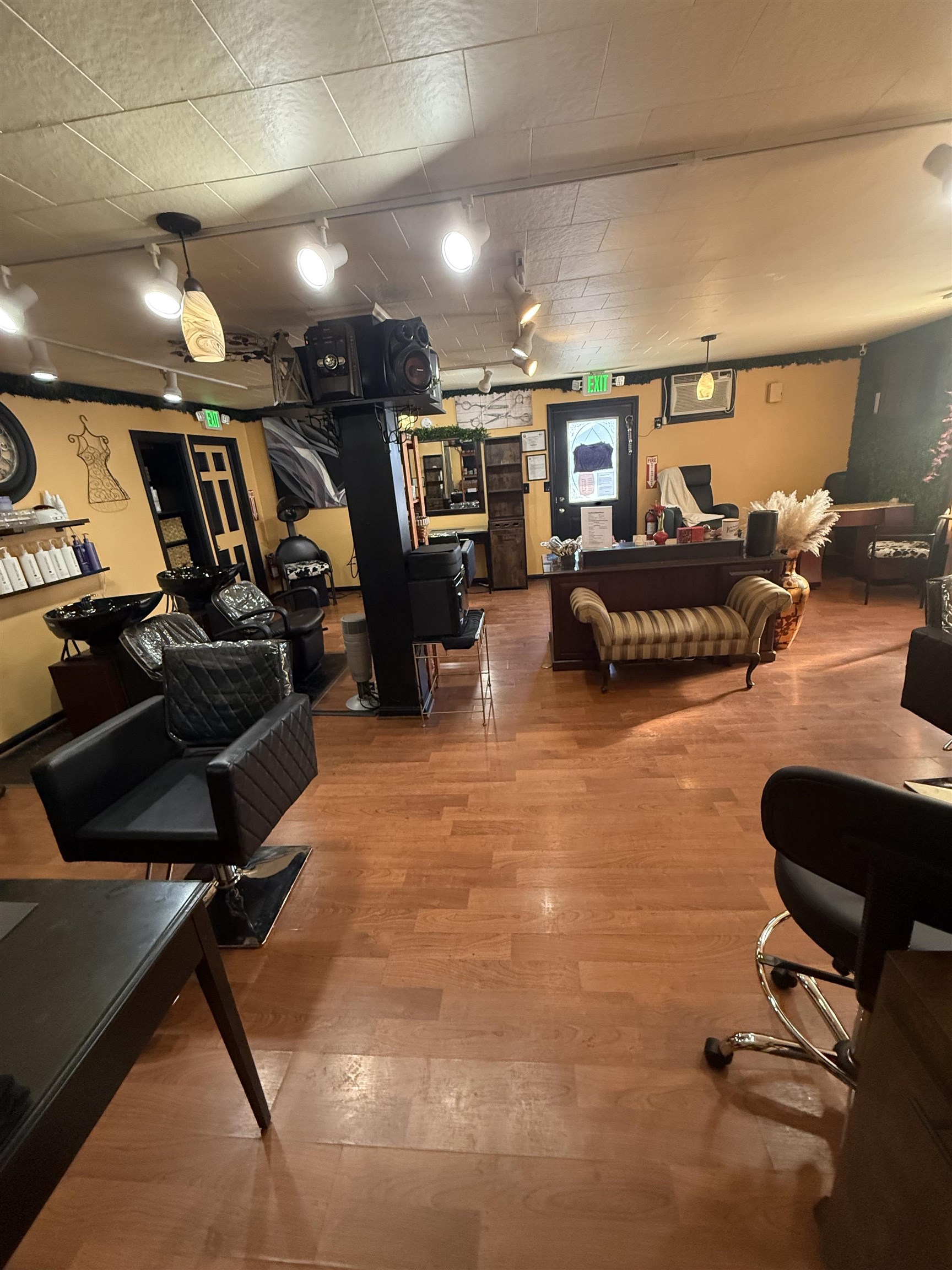 516 Mammoth Road Ret B5/U4