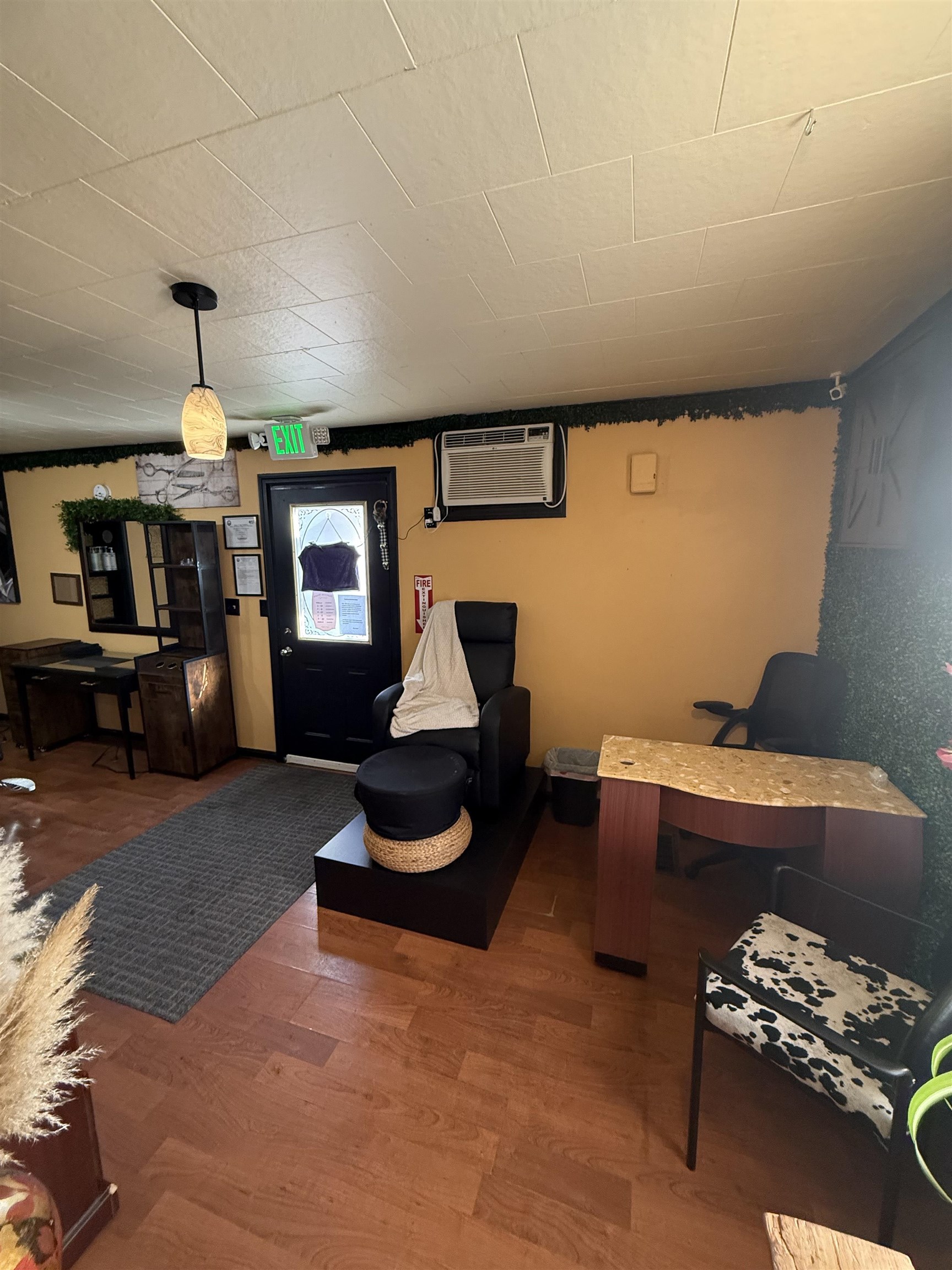 516 Mammoth Road Ret B5/U4