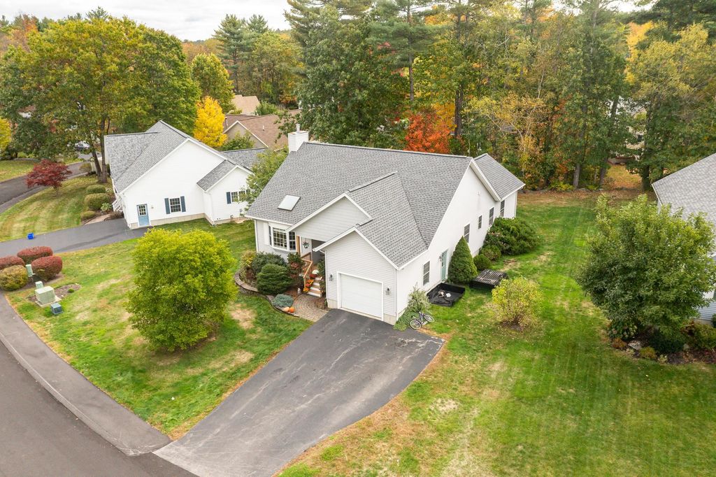 Photo of 21 Briallia Circle, Newmarket, NH 03857 (MLS # 5066143)