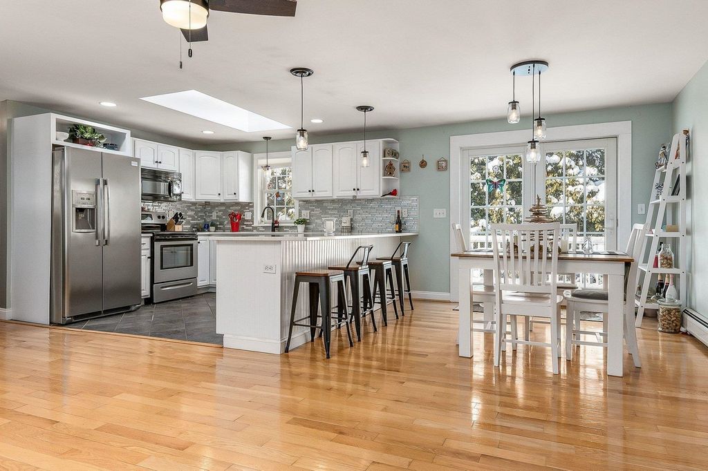 Photo of 45 Kinsale Drive, Rochester, NH 03868 (MLS # 5075545)