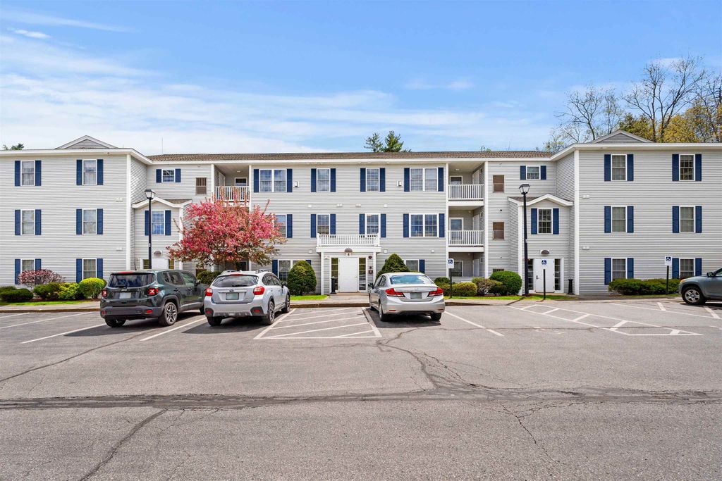 Photo of 4 Crestview Circle #100, Londonderry, NH 03053 (MLS # 5088644)