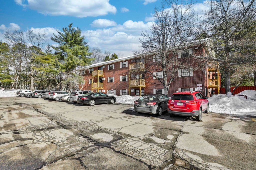 Photo of 12 East Side Drive #13, Concord, NH 03301 (MLS # 5076620)