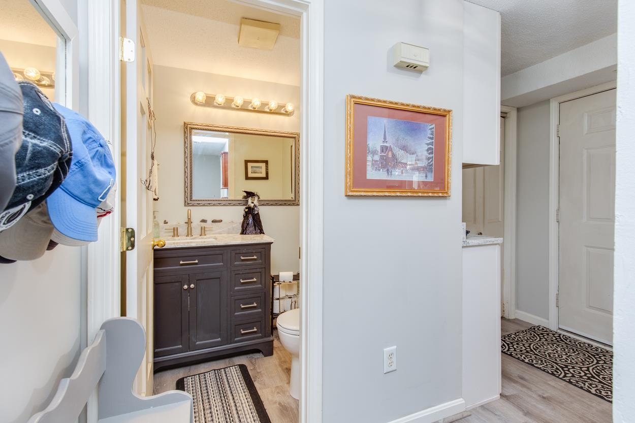 Concord, New Hampshire 03303, United States, 2 Bedrooms Bedrooms, ,1 BathroomBathrooms,Residential,Active,236077