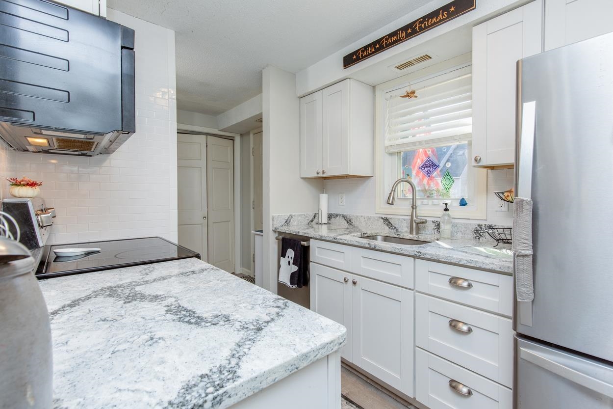 129 Fisherville Road 4