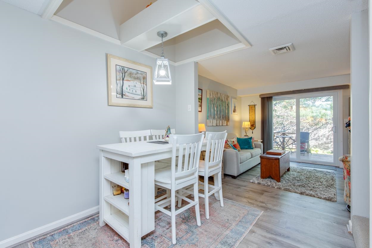 Concord, New Hampshire 03303, United States, 2 Bedrooms Bedrooms, ,1 BathroomBathrooms,Residential,Active,236077