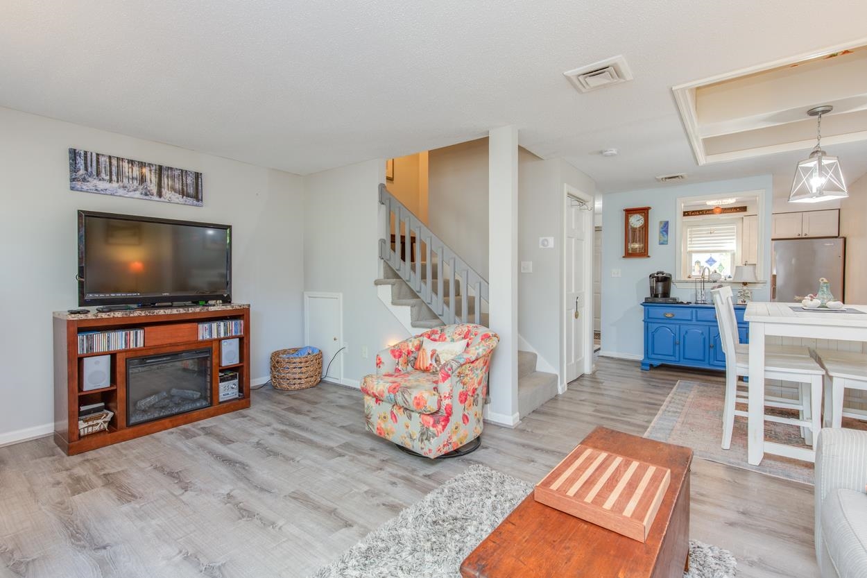 Concord, New Hampshire 03303, United States, 2 Bedrooms Bedrooms, ,1 BathroomBathrooms,Residential,Active,236077