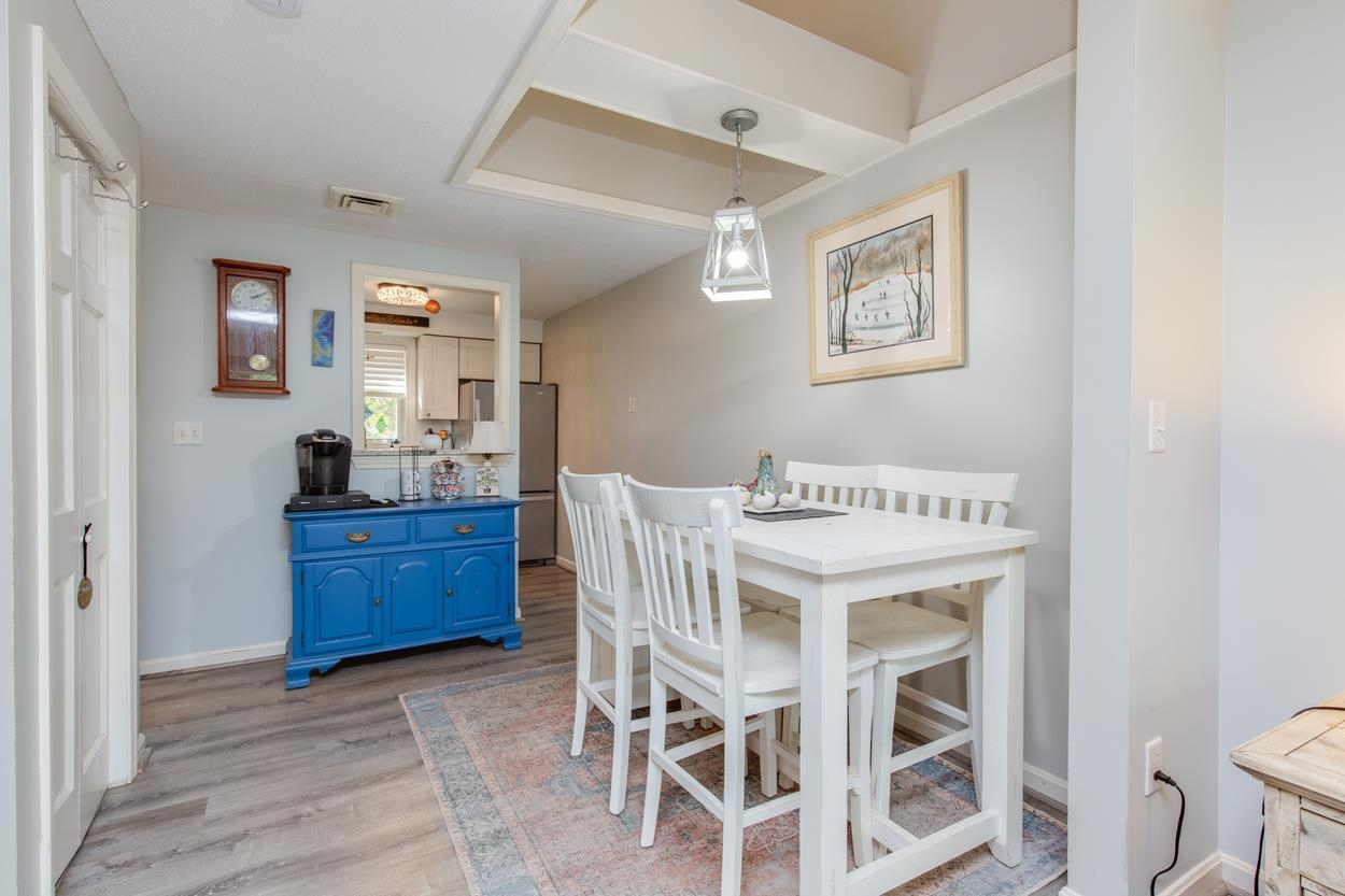 Concord, New Hampshire 03303, United States, 2 Bedrooms Bedrooms, ,1 BathroomBathrooms,Residential,Active,236077