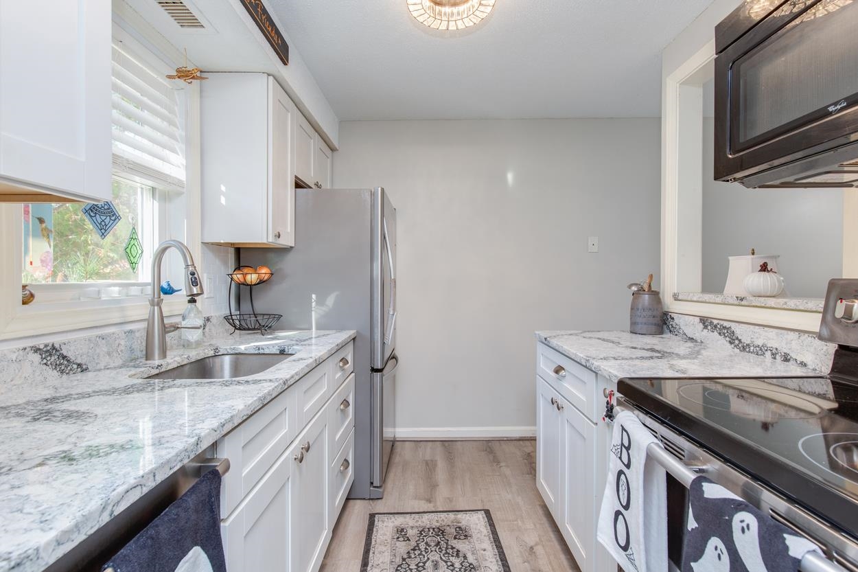 129 Fisherville Road 4