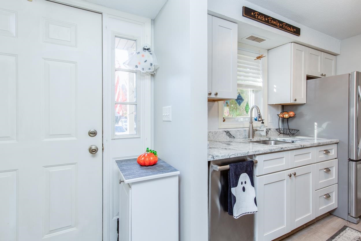 129 Fisherville Road 4