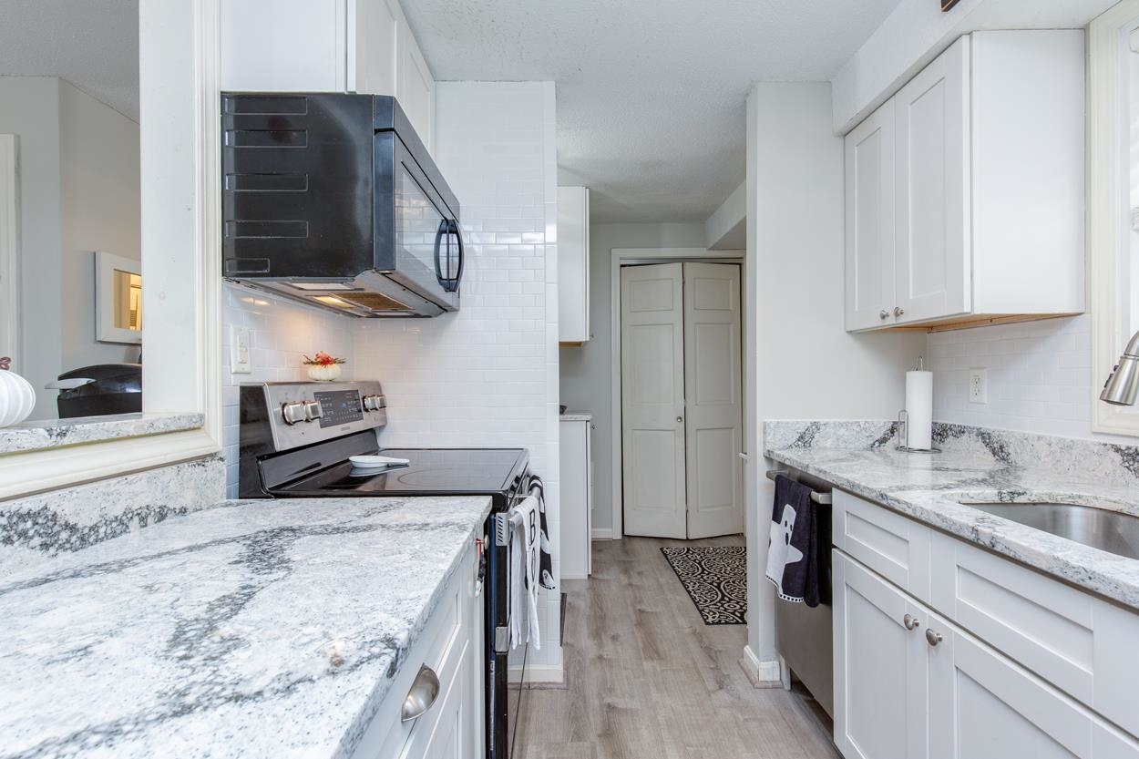 129 Fisherville Road 4