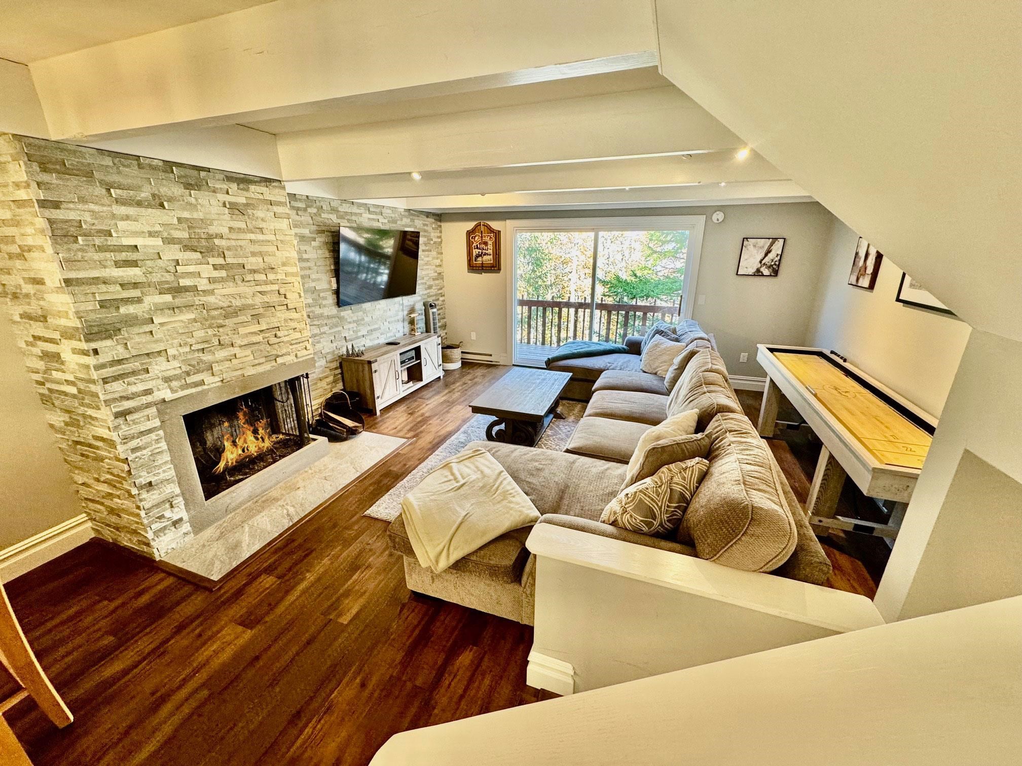 Winhall, Vermont 05340, United States, 4 Bedrooms Bedrooms, ,3 BathroomsBathrooms,Residential,Pending,38092