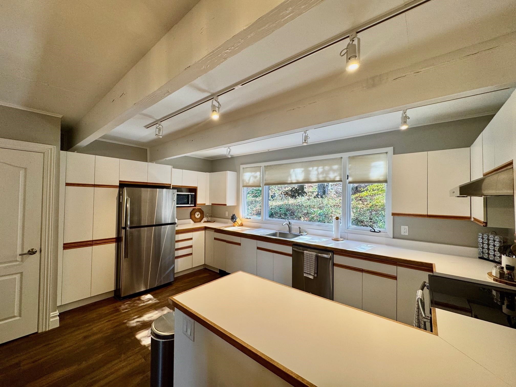 Winhall, Vermont 05340, United States, 4 Bedrooms Bedrooms, ,3 BathroomsBathrooms,Residential,Pending,38092