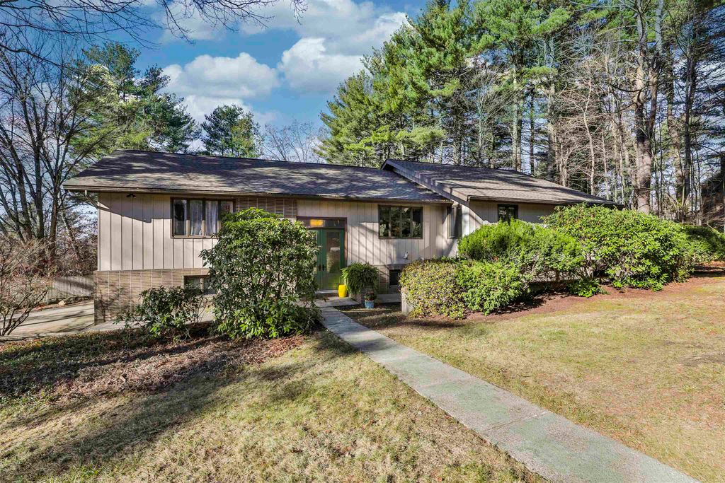 Photo of 125 Lille Road, Nashua, NH 03062 (MLS # 5070267)