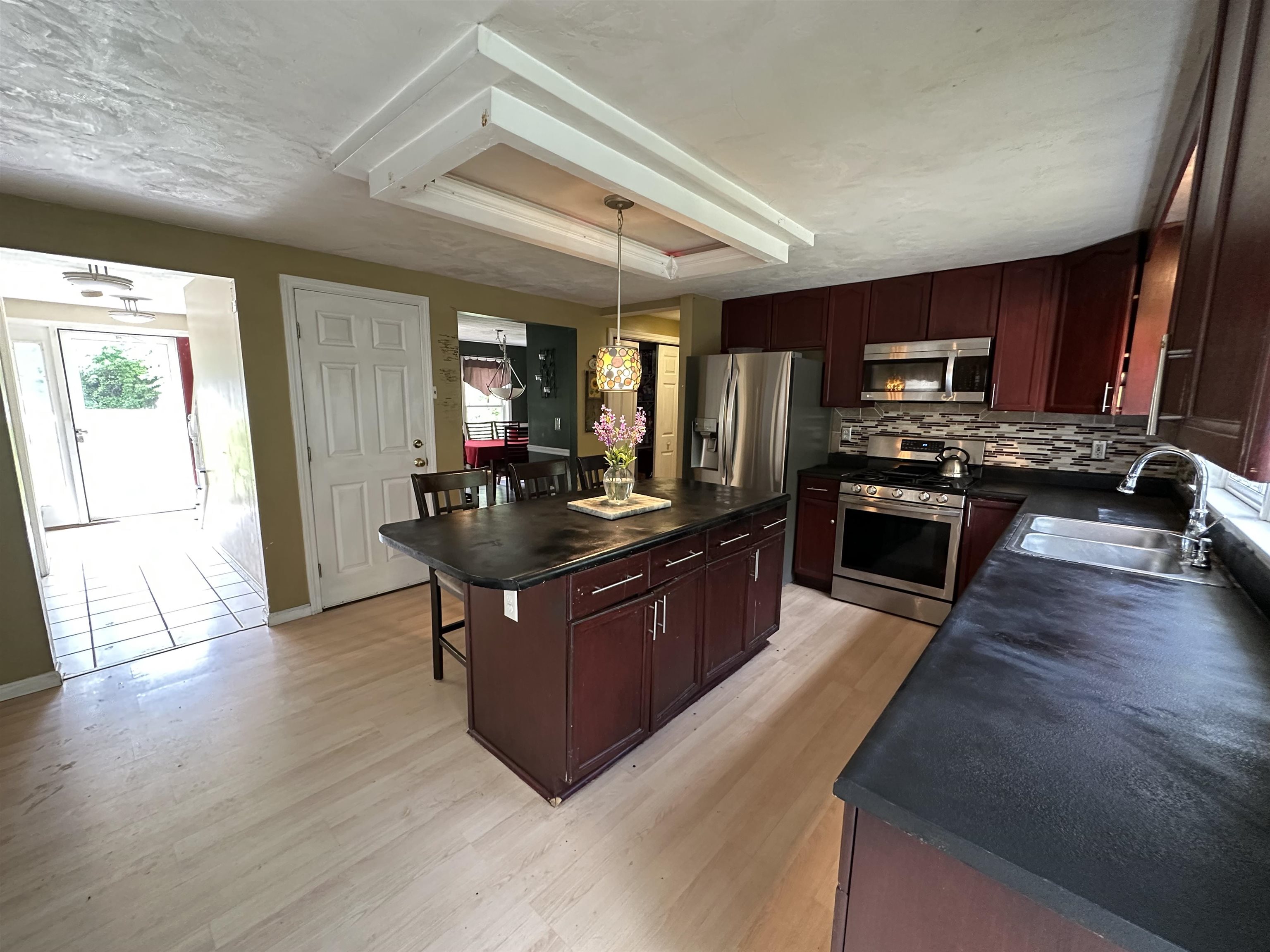 2 Cobblestone Place