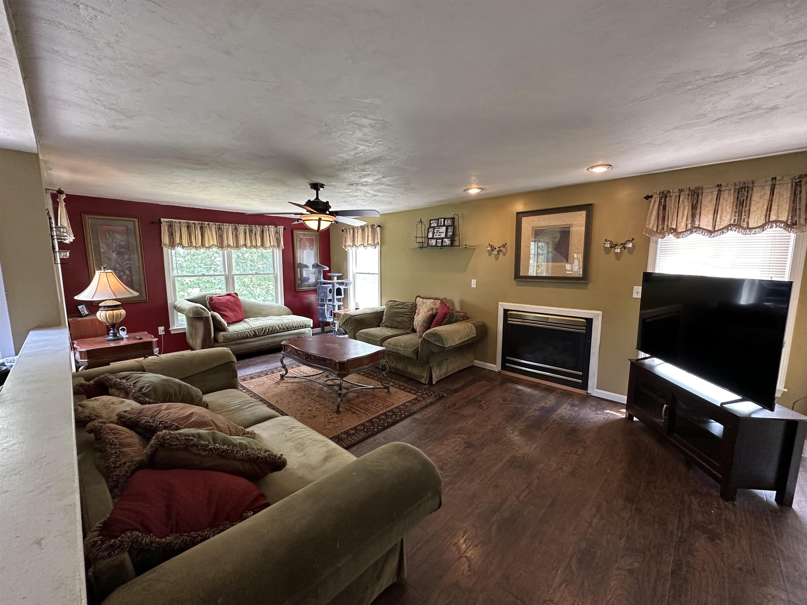 2 Cobblestone Place