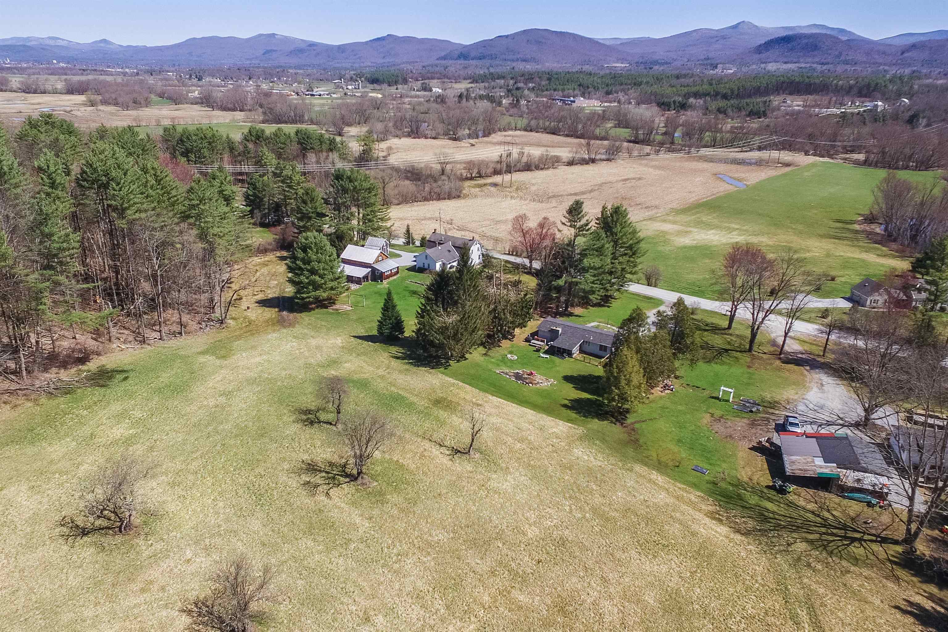 3277 Creek Road