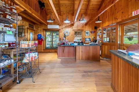 49 Vt Rt 12 Pomfret VT 05053