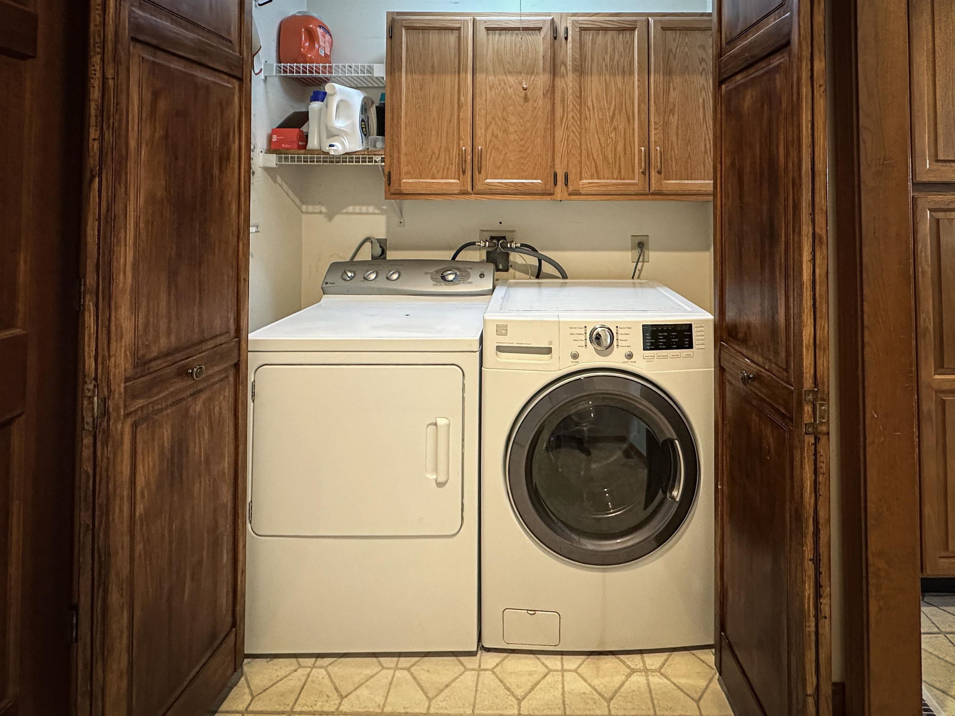 Colchester, Vermont 05446, United States, 4 Bedrooms Bedrooms, ,3 BathroomsBathrooms,Residential,Active,160041