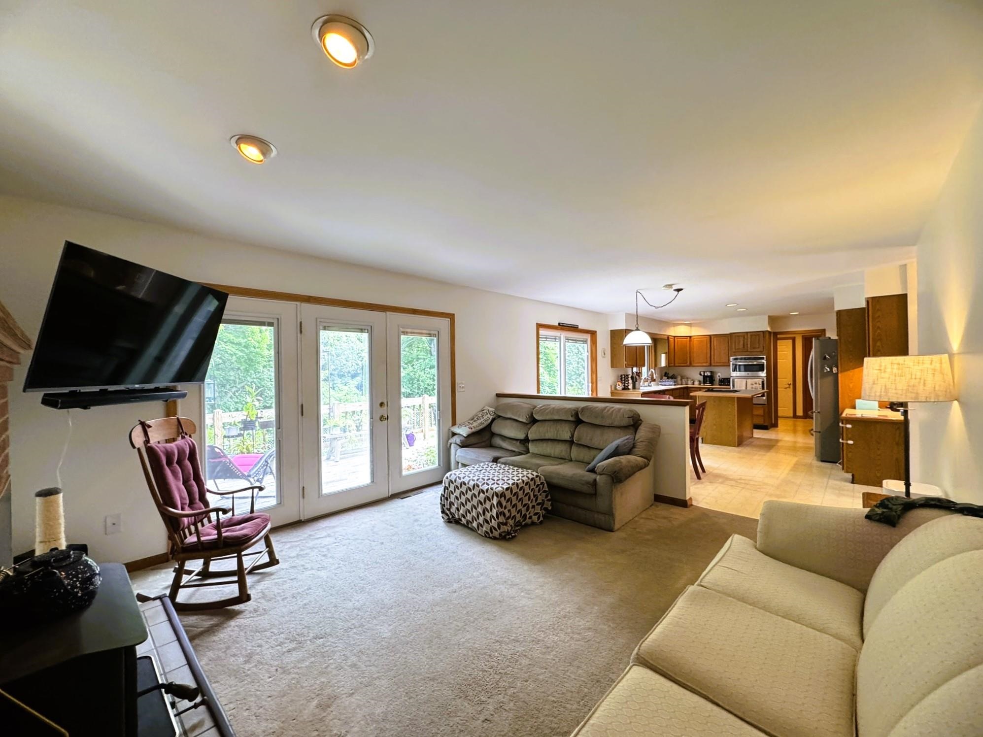 Colchester, Vermont 05446, United States, 4 Bedrooms Bedrooms, ,3 BathroomsBathrooms,Residential,Active,160041