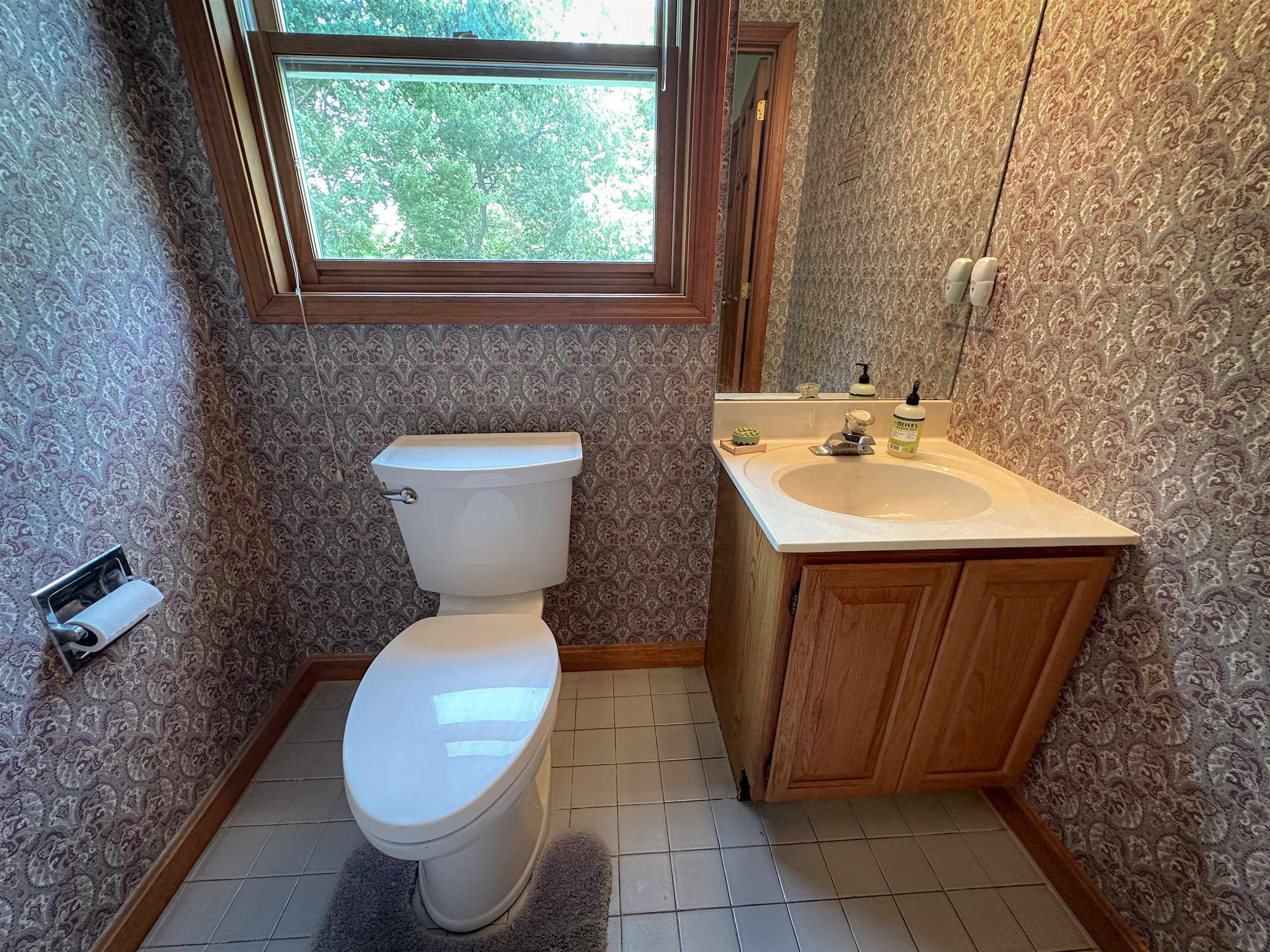 Colchester, Vermont 05446, United States, 4 Bedrooms Bedrooms, ,3 BathroomsBathrooms,Residential,Active,160041