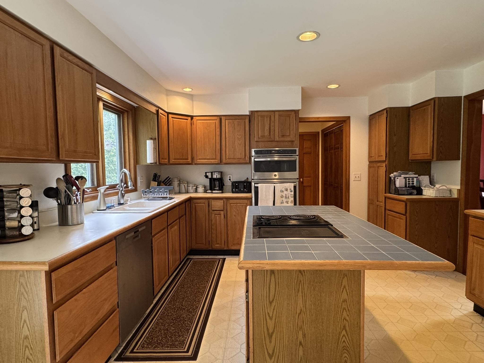 Colchester, Vermont 05446, United States, 4 Bedrooms Bedrooms, ,3 BathroomsBathrooms,Residential,Active,160041