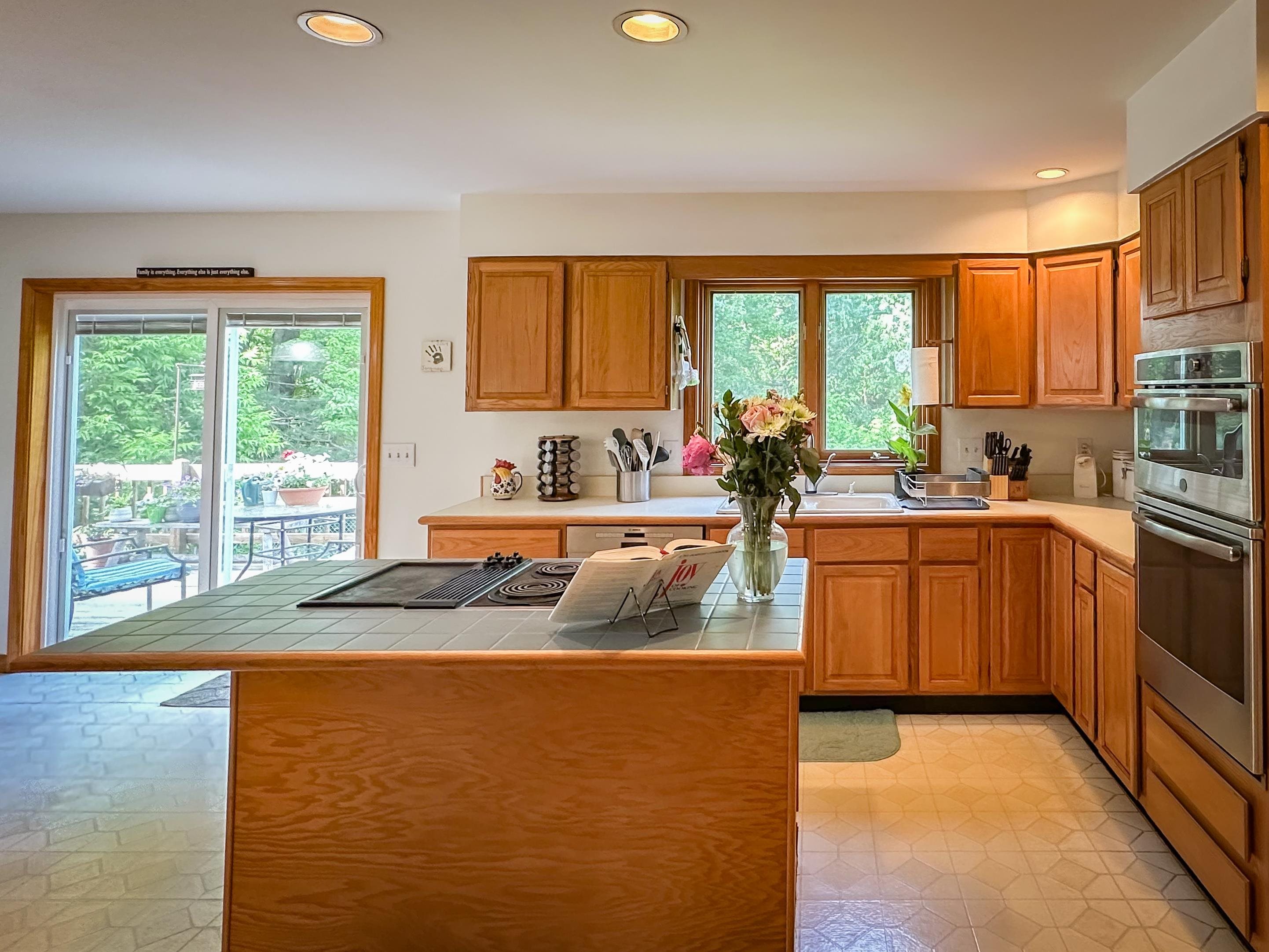 Colchester, Vermont 05446, United States, 4 Bedrooms Bedrooms, ,3 BathroomsBathrooms,Residential,Active,160041