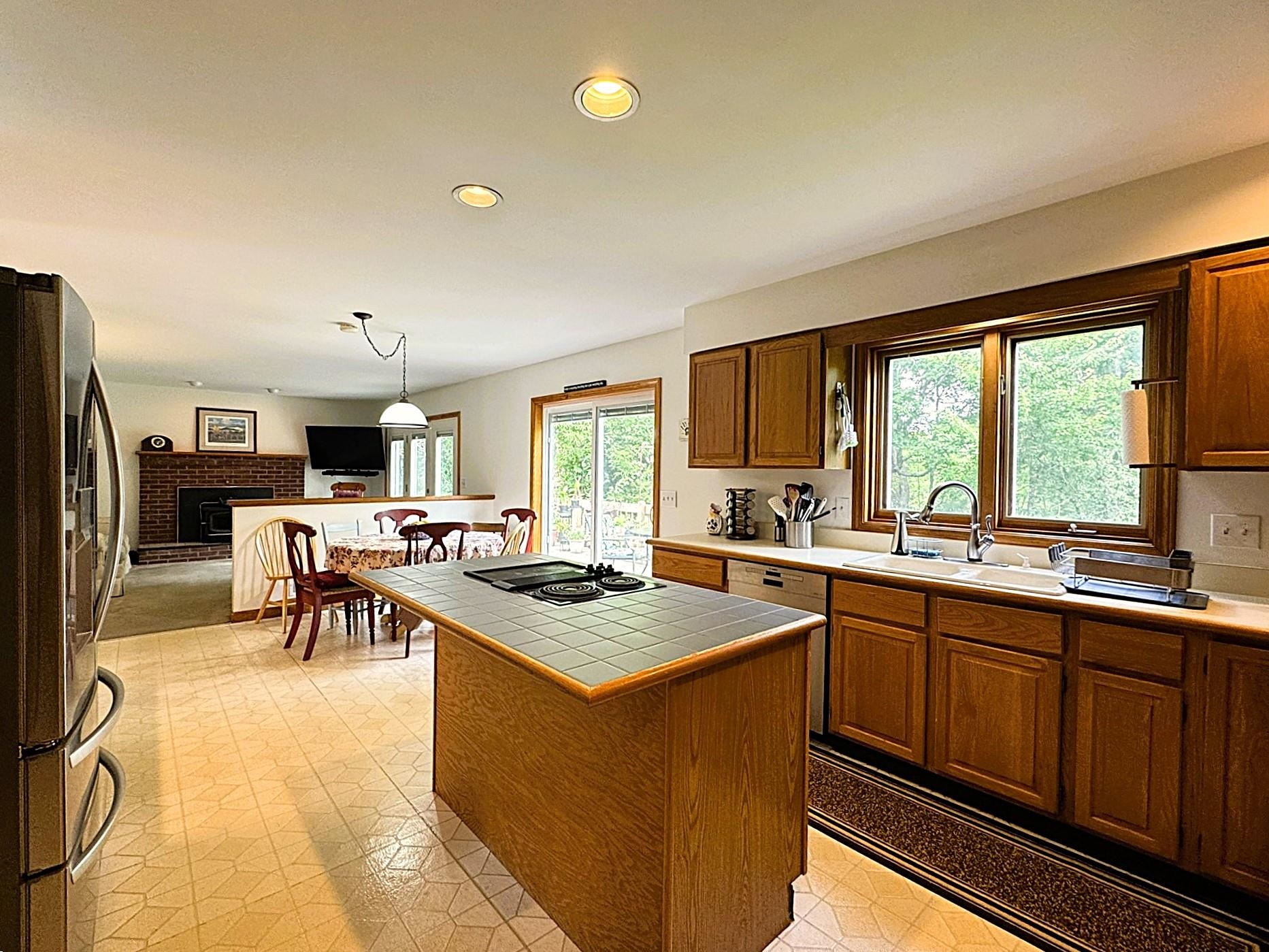 Colchester, Vermont 05446, United States, 4 Bedrooms Bedrooms, ,3 BathroomsBathrooms,Residential,Active,160041