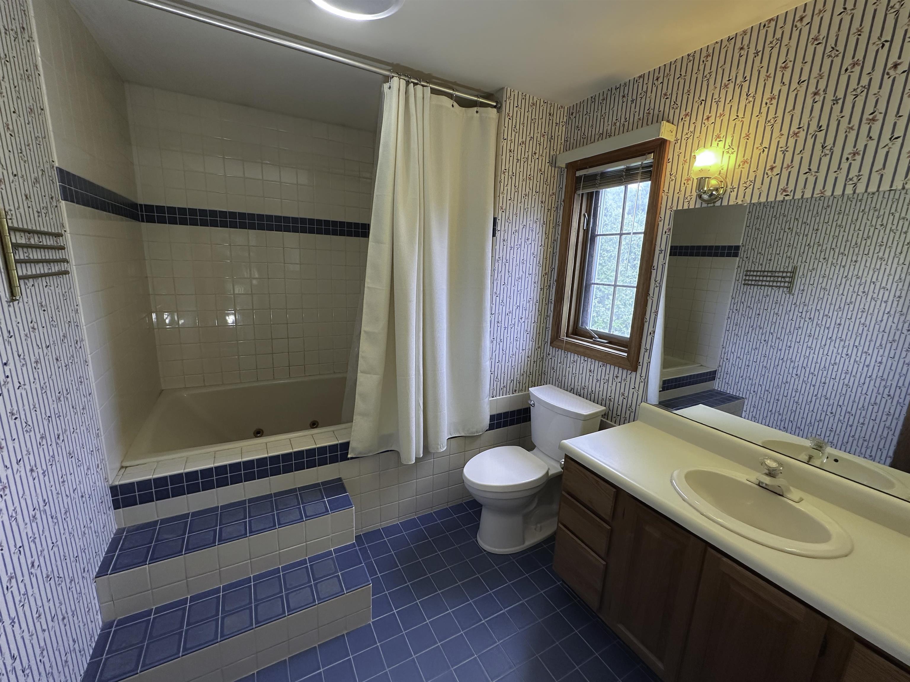 Colchester, Vermont 05446, United States, 4 Bedrooms Bedrooms, ,3 BathroomsBathrooms,Residential,Active,160041