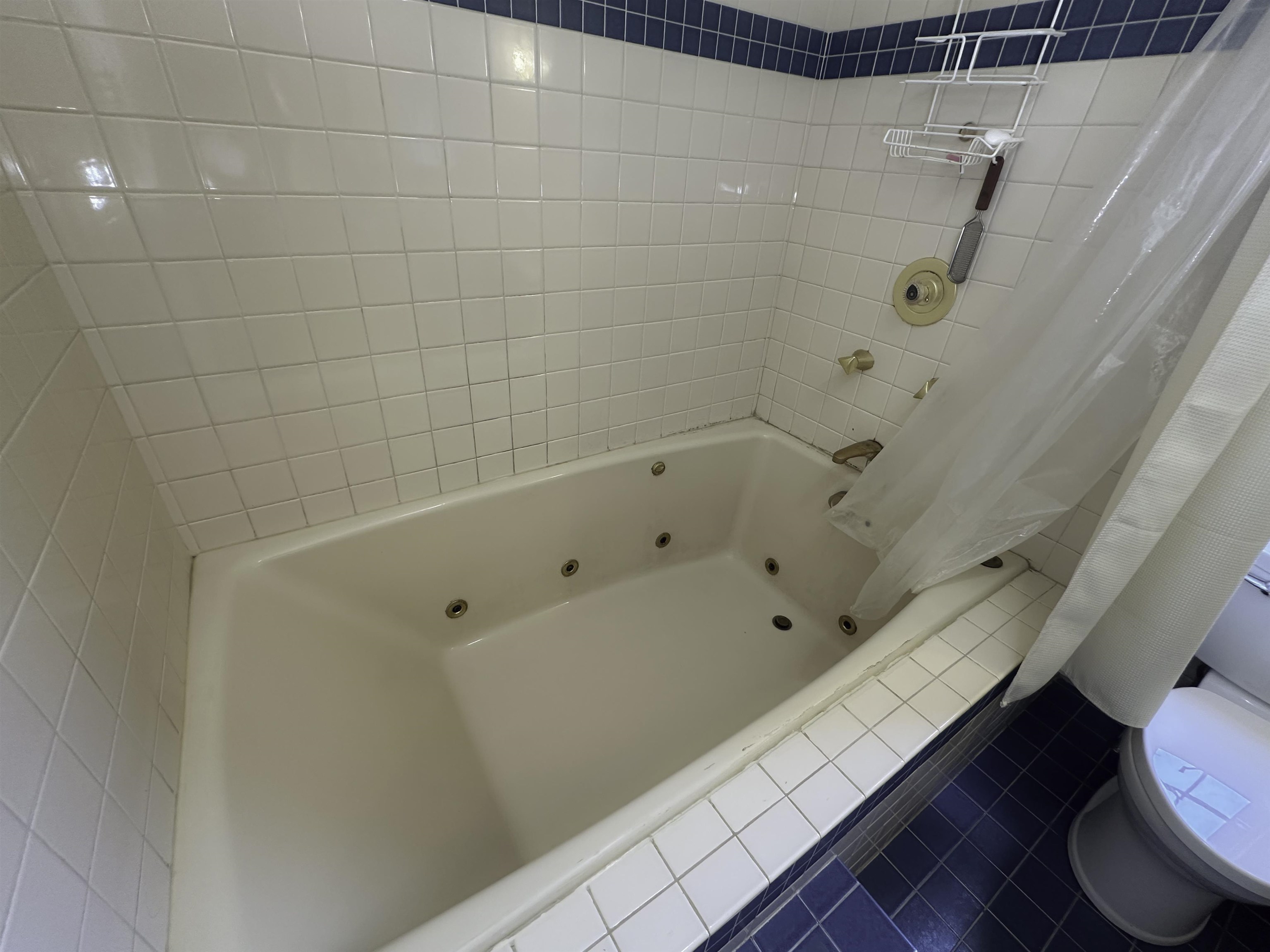 Colchester, Vermont 05446, United States, 4 Bedrooms Bedrooms, ,3 BathroomsBathrooms,Residential,Active,160041