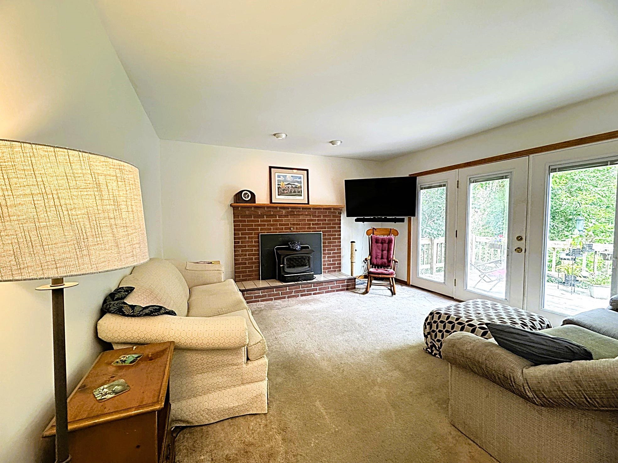 Colchester, Vermont 05446, United States, 4 Bedrooms Bedrooms, ,3 BathroomsBathrooms,Residential,Active,160041