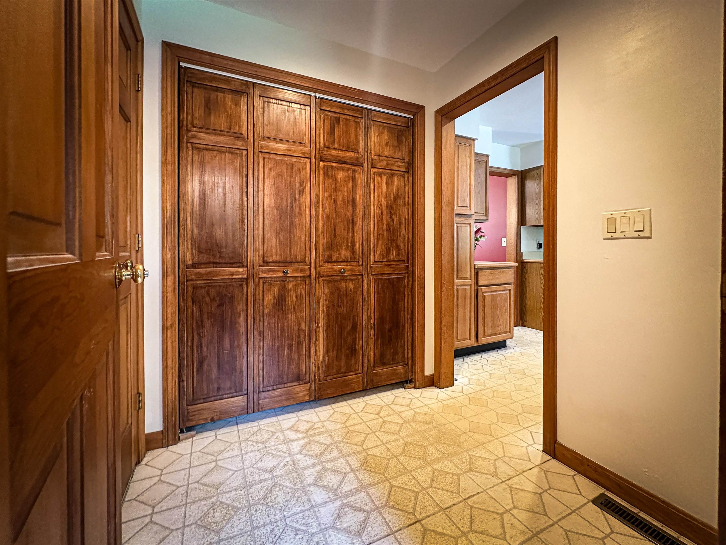 Colchester, Vermont 05446, United States, 4 Bedrooms Bedrooms, ,3 BathroomsBathrooms,Residential,Active,160041