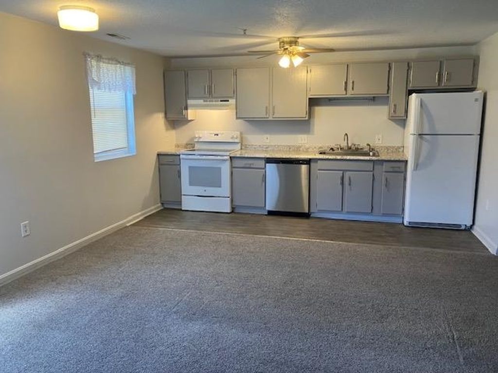 Photo of 315 Elmwood Road #315, Hudson, NH 03051 (MLS # 5083192)