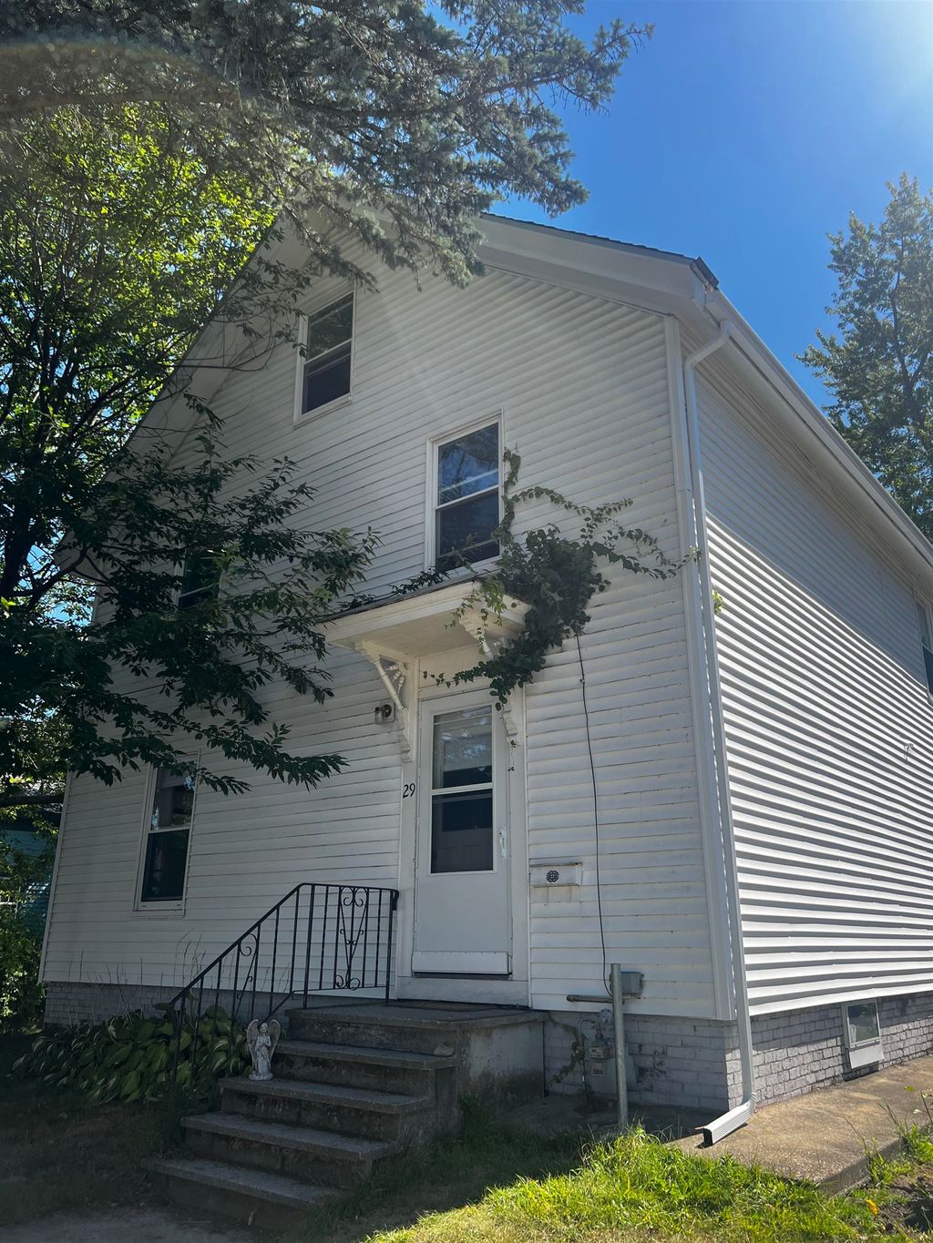 Photo of 29 Hall Place, Exeter, NH 03833 (MLS # 5058365)