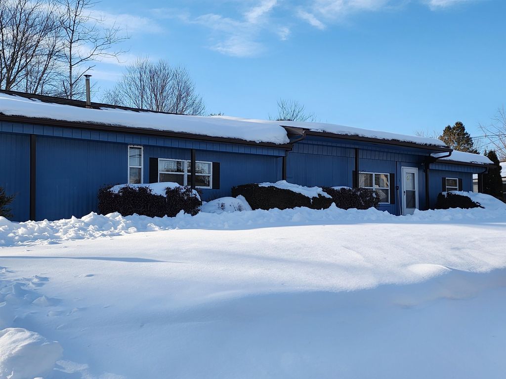 Photo of 1 Regina Avenue, Raymond, NH 03077 (MLS # 5080014)