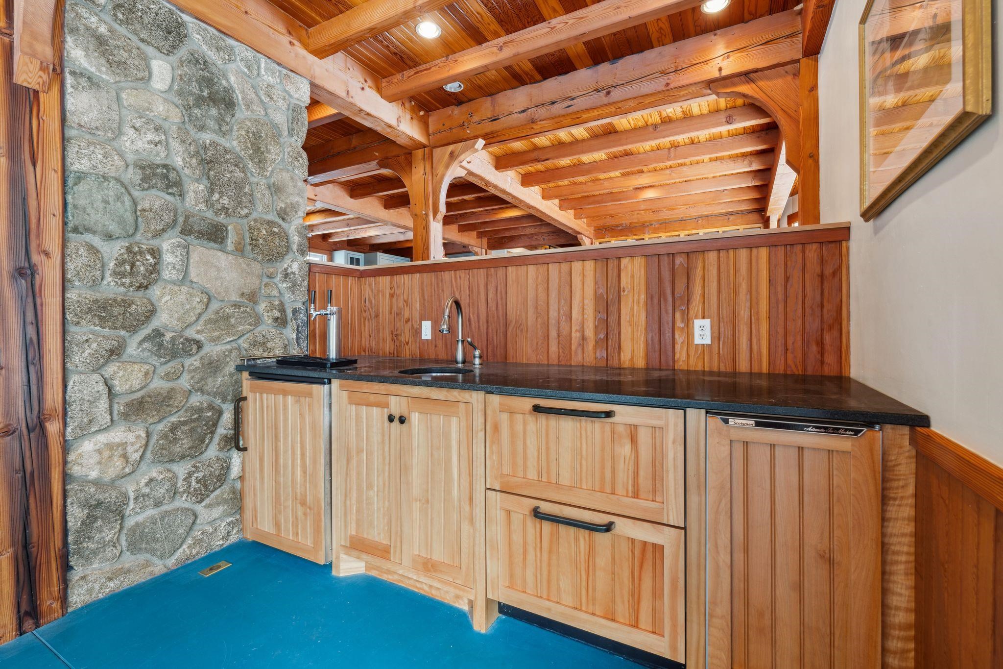 Sunapee, New Hampshire 03782, United States, 4 Bedrooms Bedrooms, ,4 BathroomsBathrooms,Residential,Active,91699