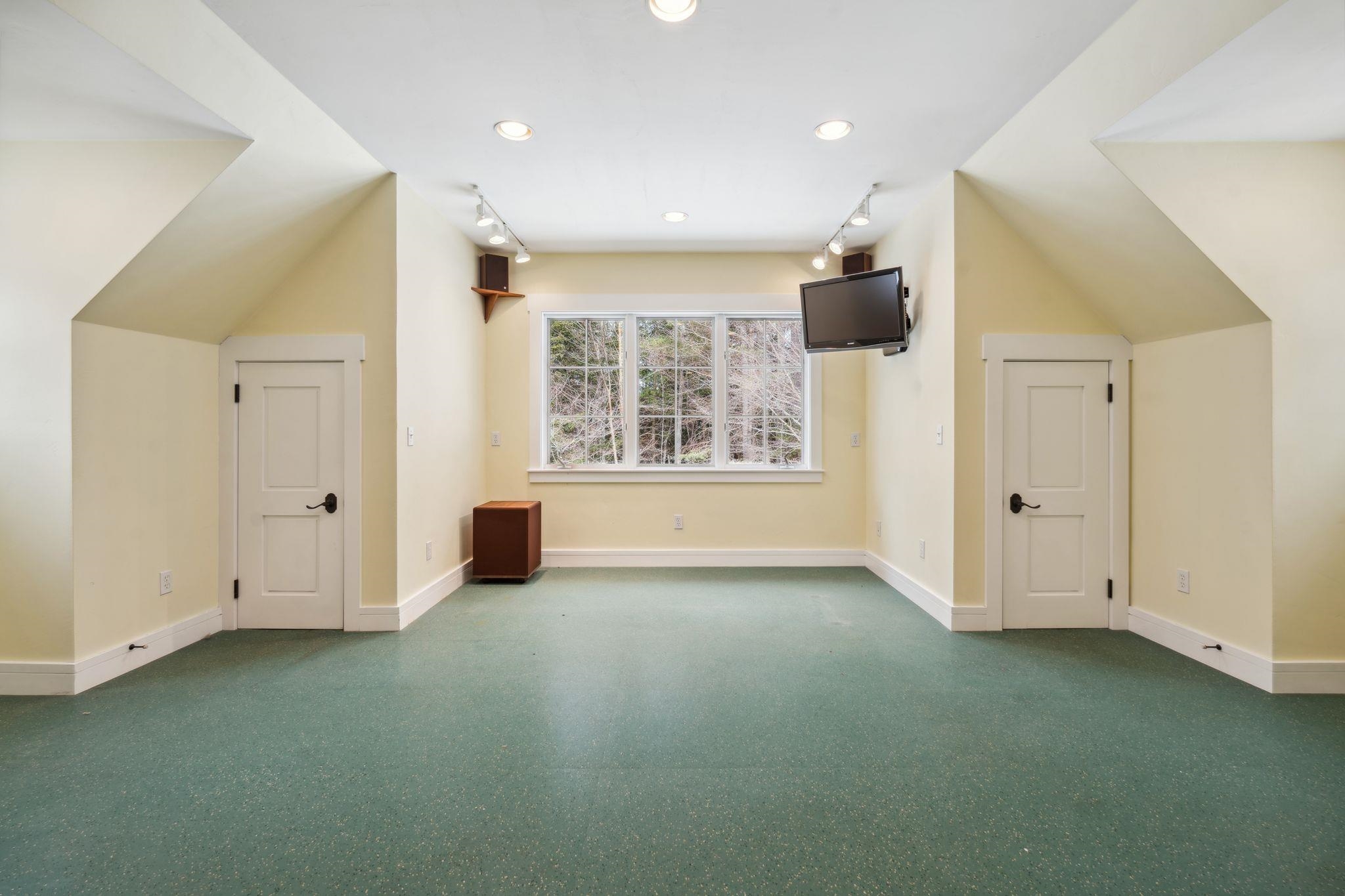 Sunapee, New Hampshire 03782, United States, 4 Bedrooms Bedrooms, ,4 BathroomsBathrooms,Residential,Active,91699