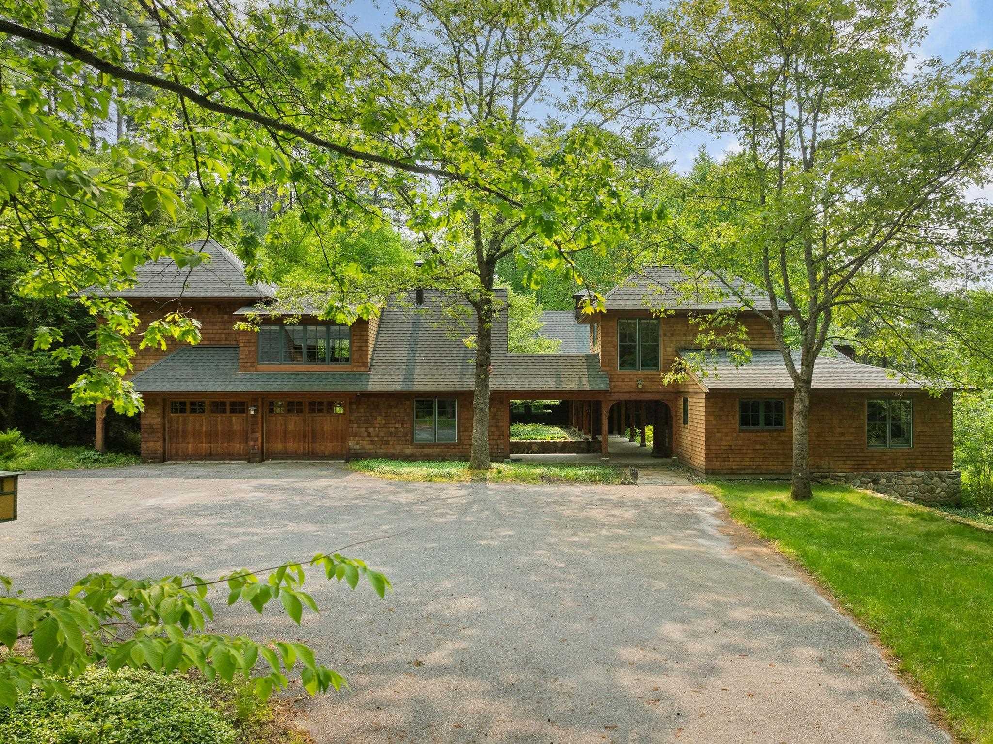 Sunapee, New Hampshire 03782, United States, 4 Bedrooms Bedrooms, ,4 BathroomsBathrooms,Residential,Active,91699