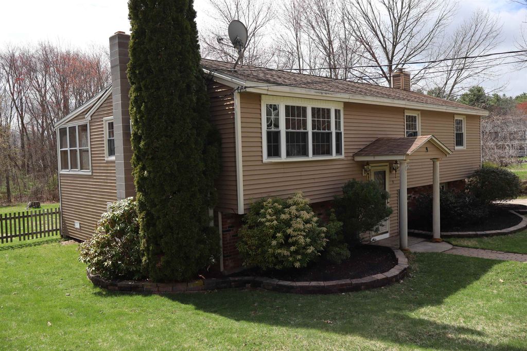 Photo of 9 Whitehall Terrace, Hooksett, NH 03106 (MLS # 5084245)