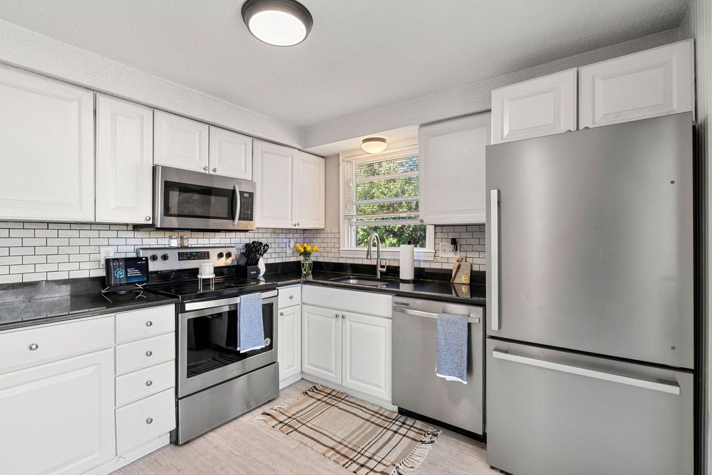 Photo of 15 Bradford Drive, Merrimack, NH 03054 (MLS # 5086134)