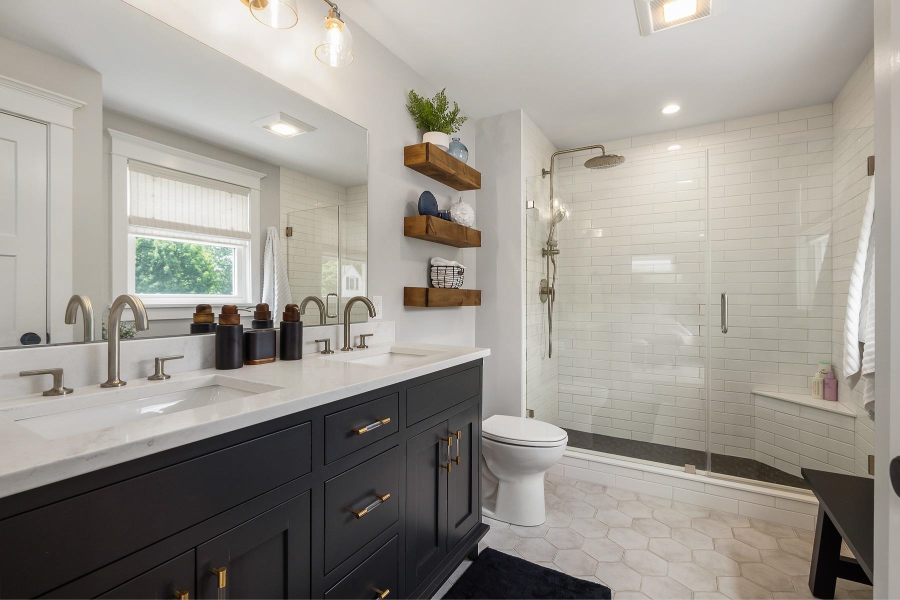 Portsmouth, New Hampshire 03801, United States, 4 Bedrooms Bedrooms, ,3 BathroomsBathrooms,Residential,Active,168743