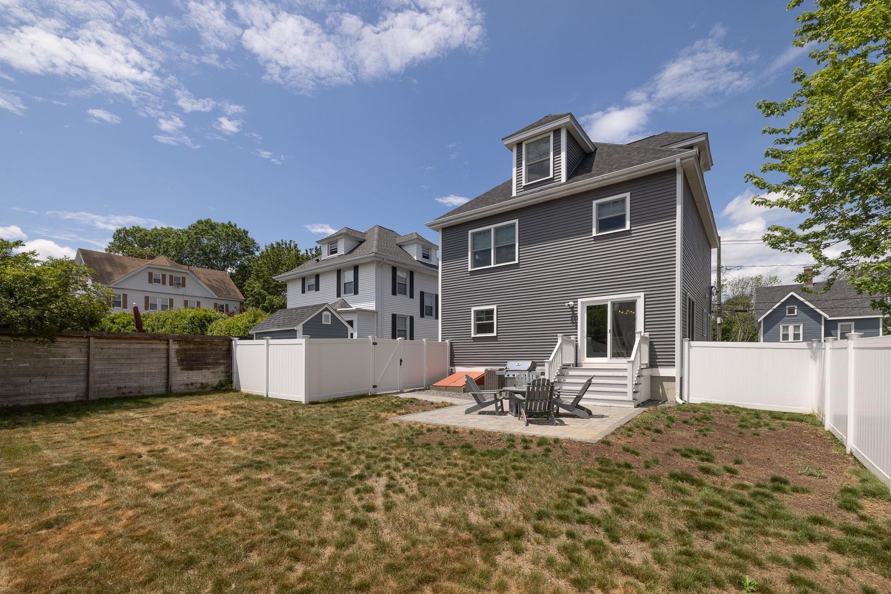 Portsmouth, New Hampshire 03801, United States, 4 Bedrooms Bedrooms, ,3 BathroomsBathrooms,Residential,Active,168743