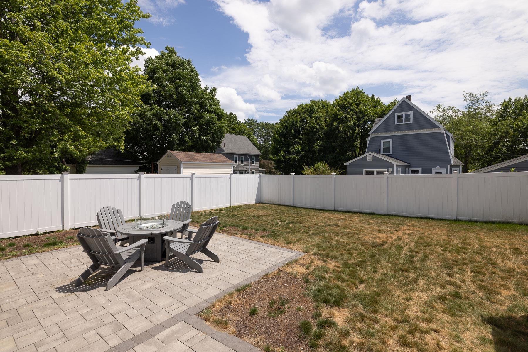 Portsmouth, New Hampshire 03801, United States, 4 Bedrooms Bedrooms, ,3 BathroomsBathrooms,Residential,Active,168743