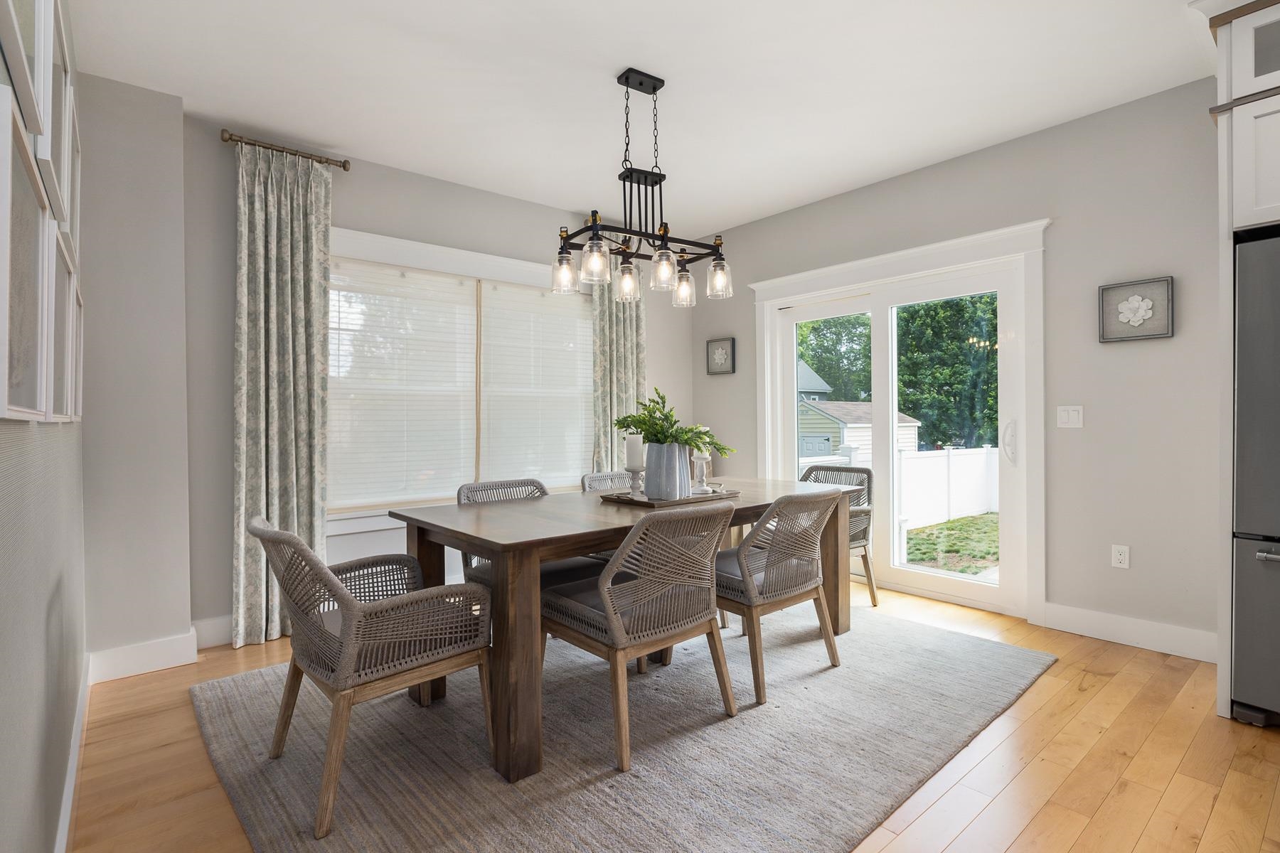 Portsmouth, New Hampshire 03801, United States, 4 Bedrooms Bedrooms, ,3 BathroomsBathrooms,Residential,Active,168743