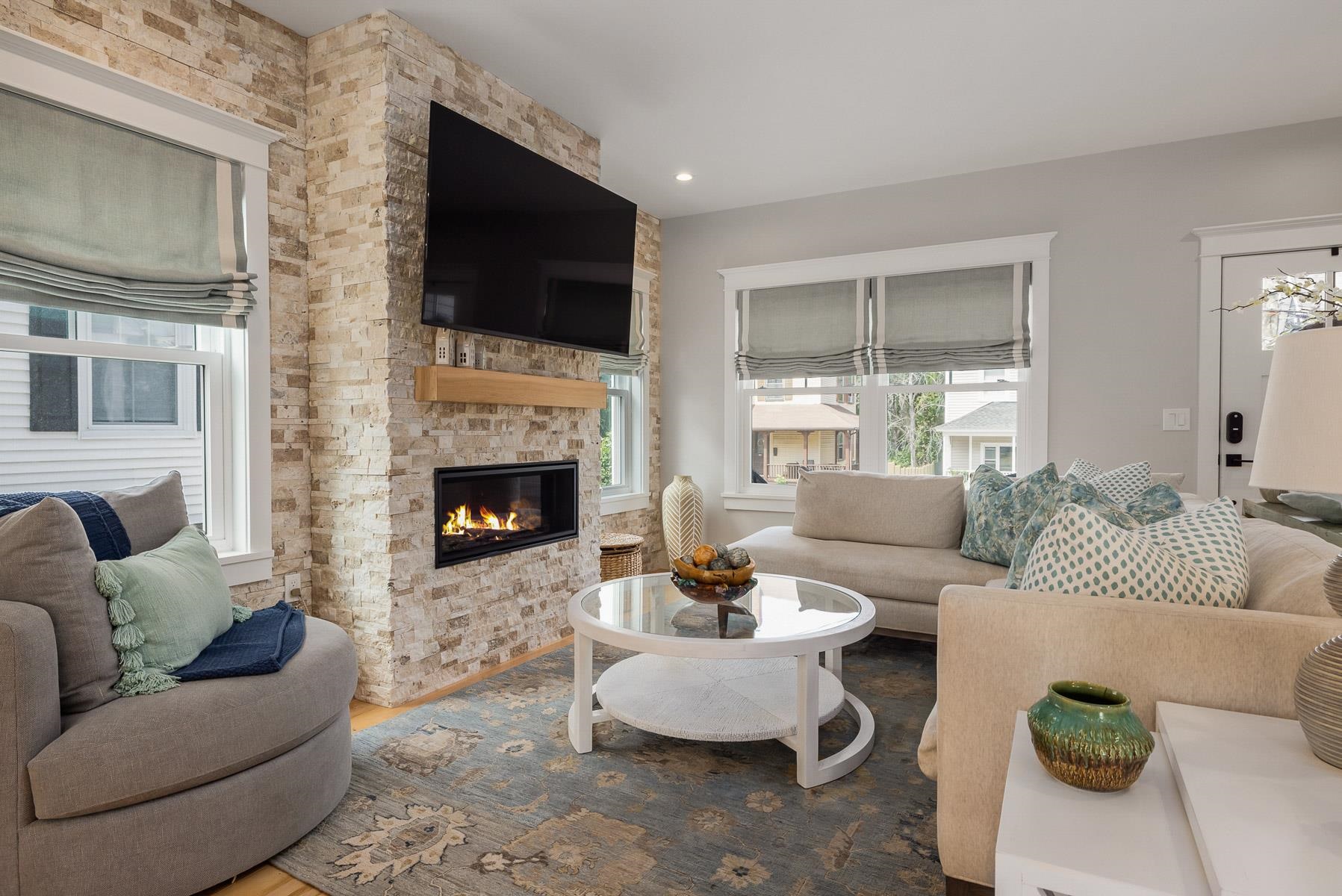 Portsmouth, New Hampshire 03801, United States, 4 Bedrooms Bedrooms, ,3 BathroomsBathrooms,Residential,Active,168743