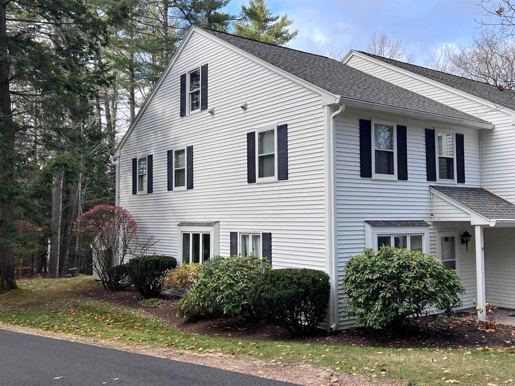 Photo of 33 Harbor Way #29, Wolfeboro, NH 03894 (MLS # 5070095)