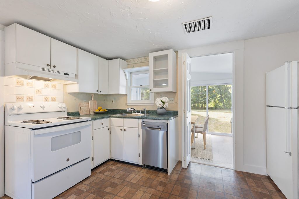 Photo of 28 Jackson Street, Boscawen, NH 03303 (MLS # 5062250)