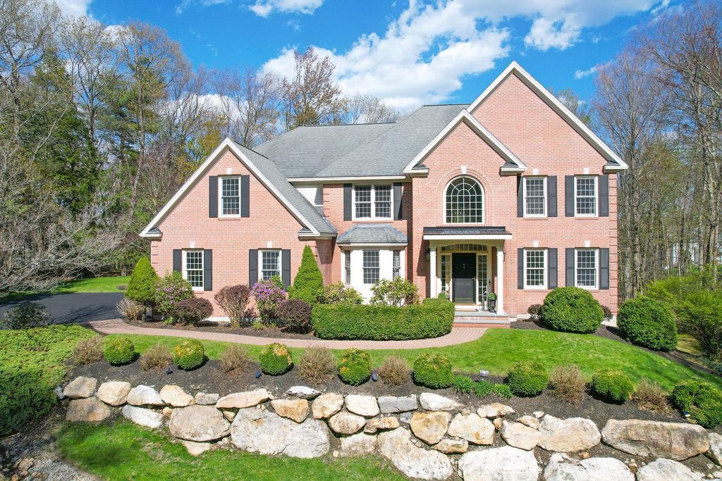 Photo of 50 Newfane Road, Bedford, NH 03110 (MLS # 5088032)