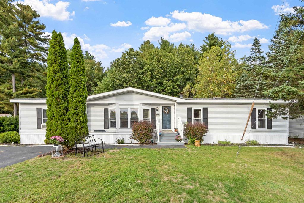 Photo of 38 Dianne Street, Nashua, NH 03062 (MLS # 5063663)