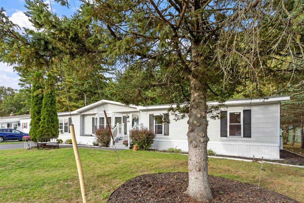 Photo of 38 Dianne Street, Nashua, NH 03062 (MLS # 5063663)