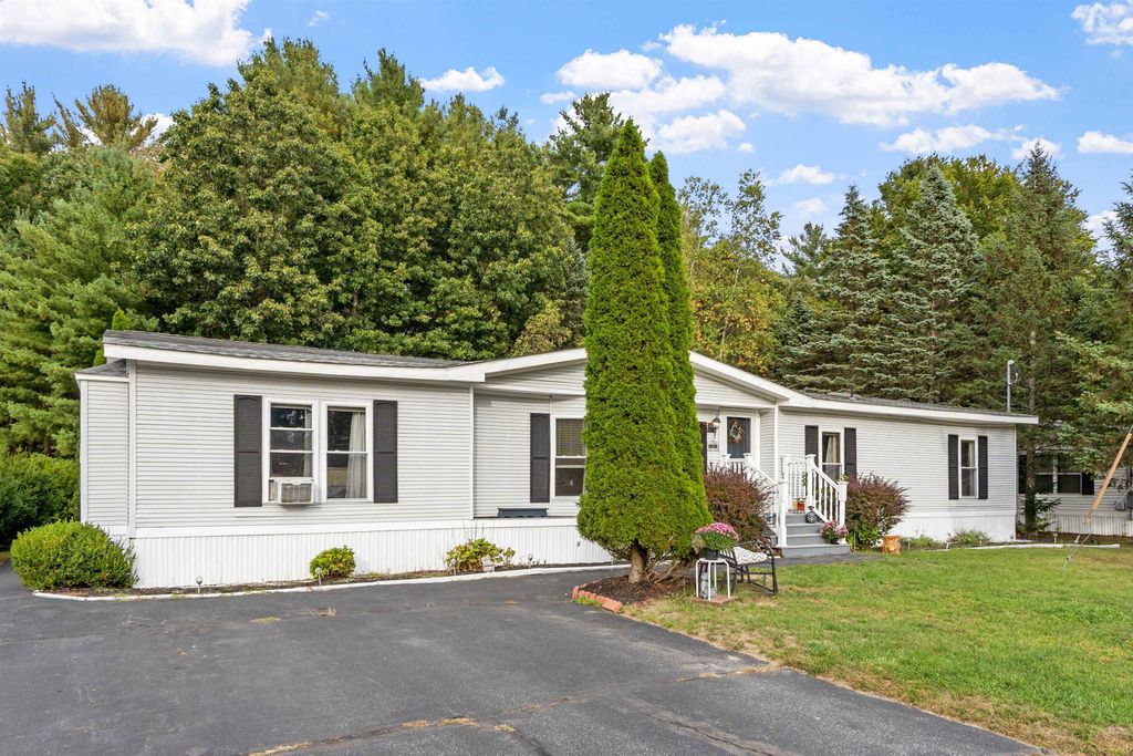 Photo of 38 Dianne Street, Nashua, NH 03062 (MLS # 5063663)
